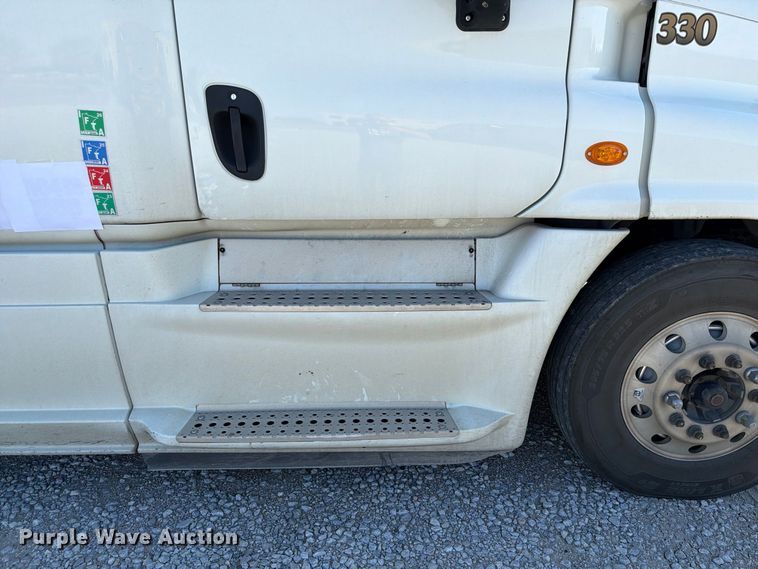 image for item FG2687 2019 Freightliner Cascadia semi truck