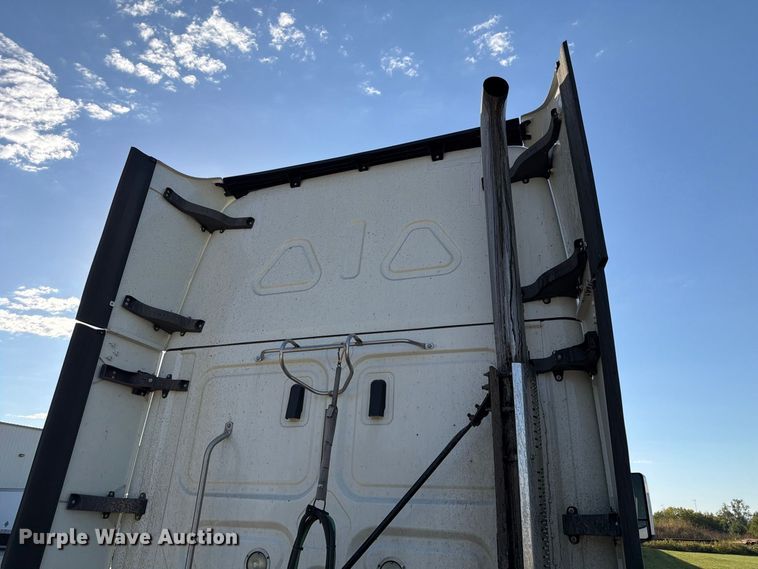 image for item FG2687 2019 Freightliner Cascadia semi truck