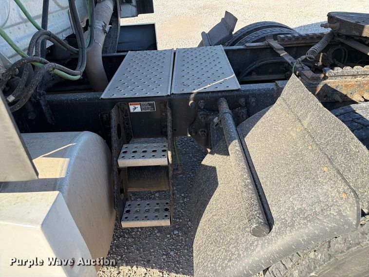 image for item FG2687 2019 Freightliner Cascadia semi truck
