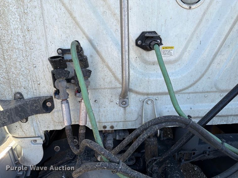 image for item FG2687 2019 Freightliner Cascadia semi truck