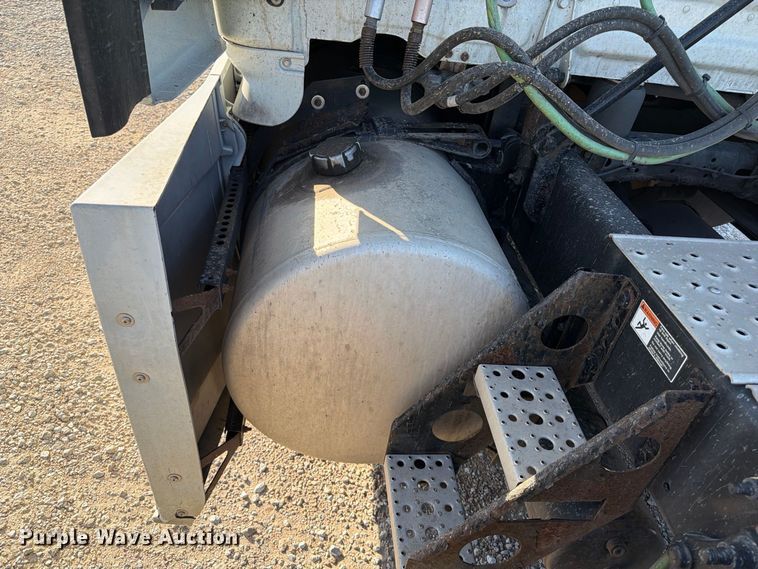 image for item FG2687 2019 Freightliner Cascadia semi truck