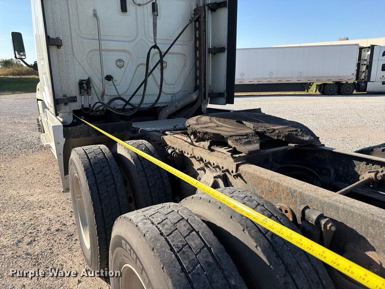 image for item FG2687 2019 Freightliner Cascadia semi truck