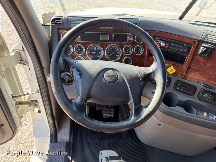 image for item FG2687 2019 Freightliner Cascadia semi truck