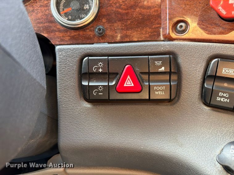 image for item FG2687 2019 Freightliner Cascadia semi truck