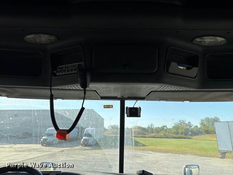image for item FG2687 2019 Freightliner Cascadia semi truck