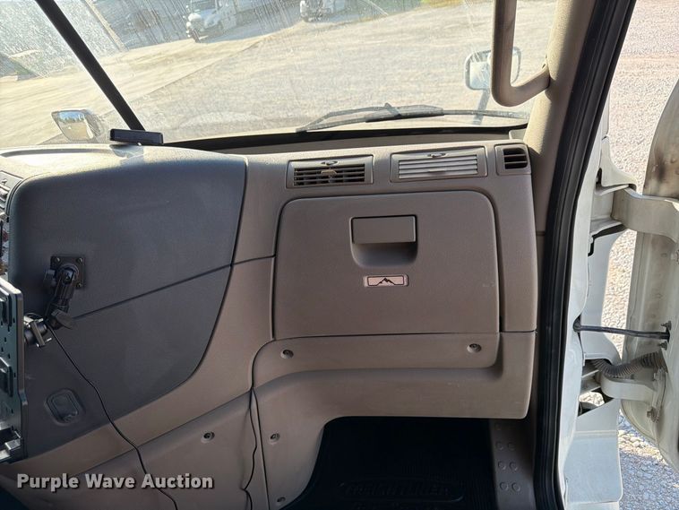 image for item FG2687 2019 Freightliner Cascadia semi truck
