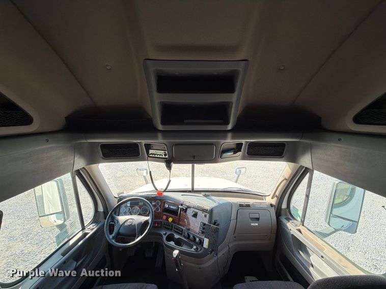 image for item FG2687 2019 Freightliner Cascadia semi truck
