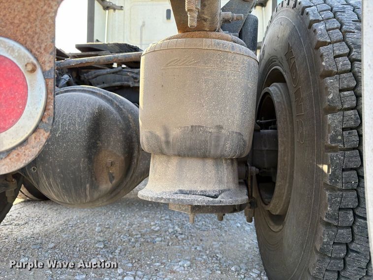 image for item FG2687 2019 Freightliner Cascadia semi truck