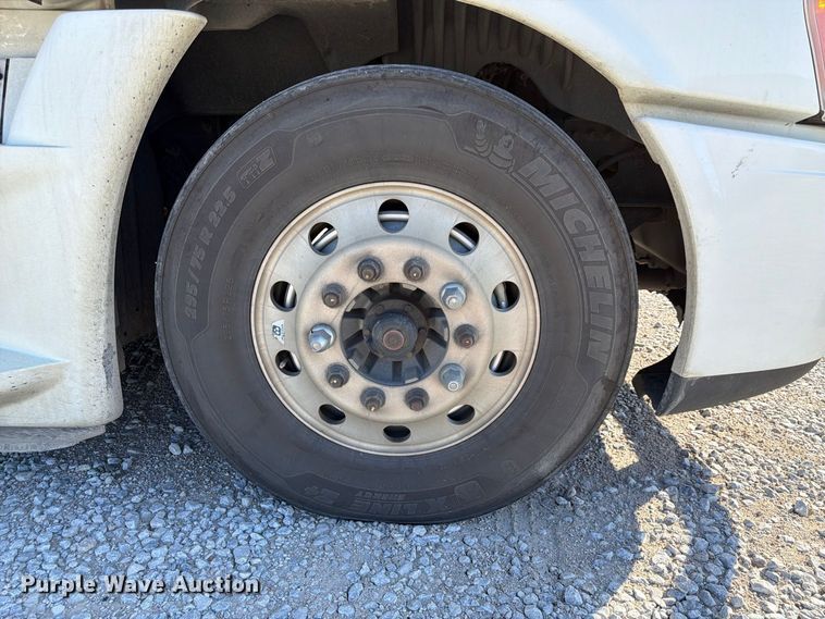 image for item FG2687 2019 Freightliner Cascadia semi truck