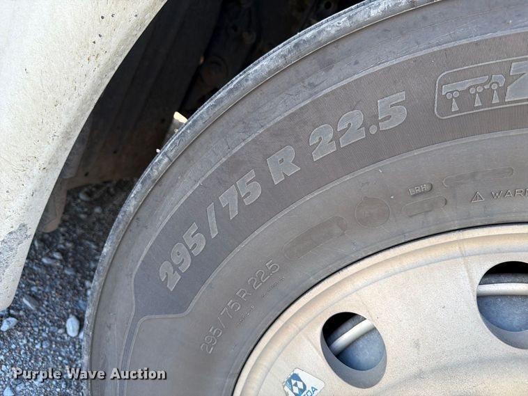 image for item FG2687 2019 Freightliner Cascadia semi truck