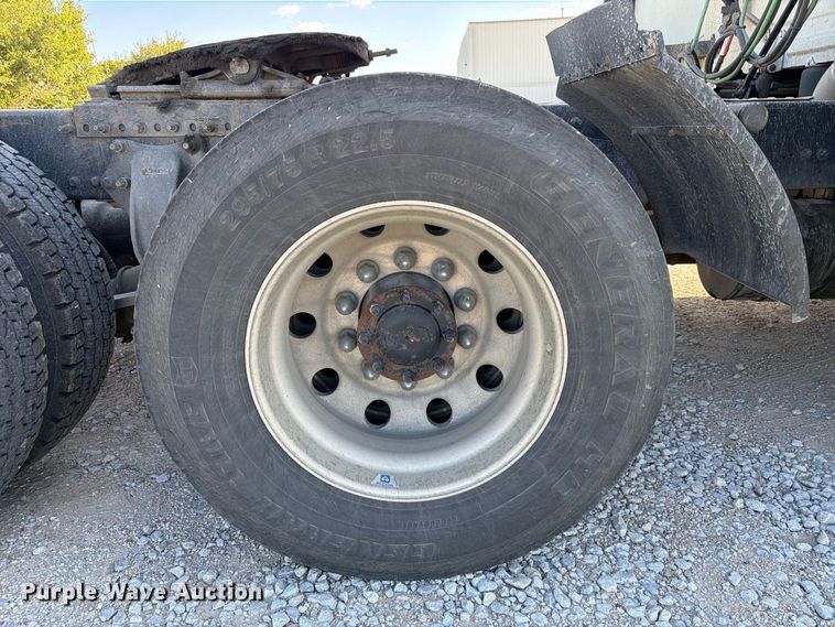image for item FG2687 2019 Freightliner Cascadia semi truck