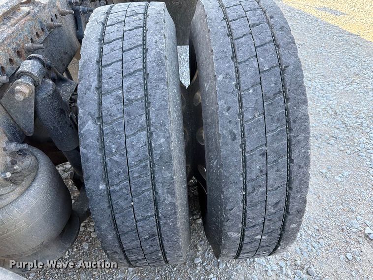 image for item FG2687 2019 Freightliner Cascadia semi truck