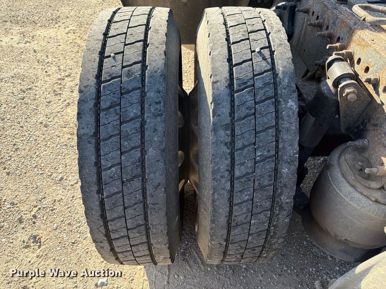 image for item FG2687 2019 Freightliner Cascadia semi truck