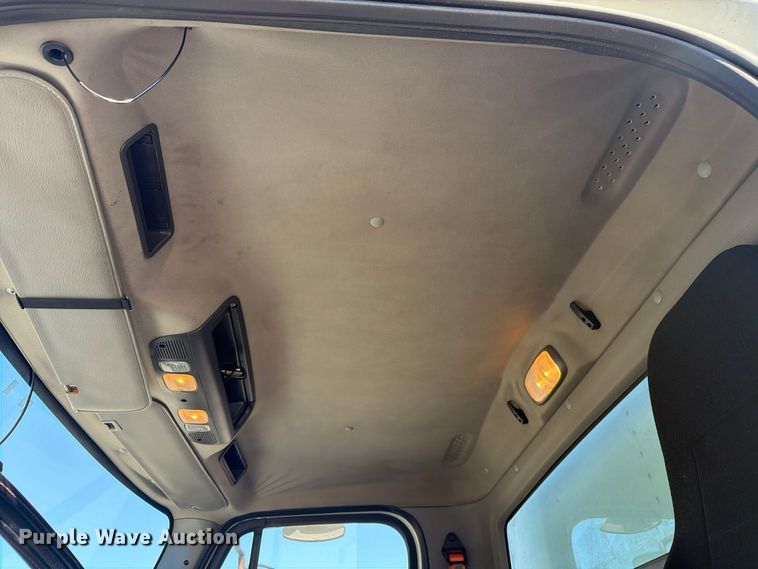 image for item FG3037 2017 Freightliner Business Class M2 Box Truck