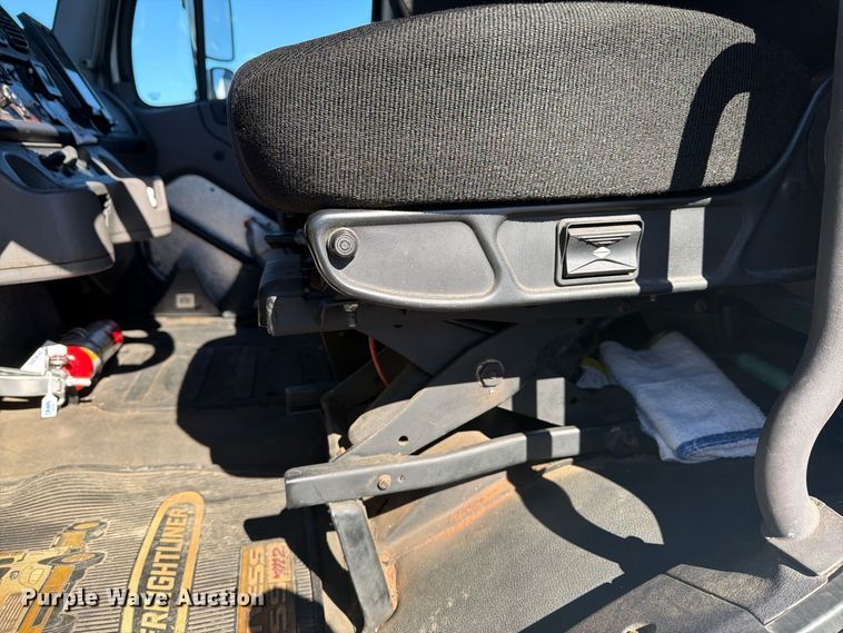 image for item FG3037 2017 Freightliner Business Class M2 Box Truck
