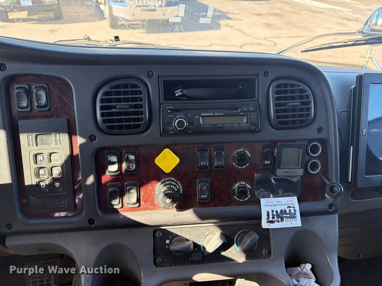 image for item FG3037 2017 Freightliner Business Class M2 Box Truck