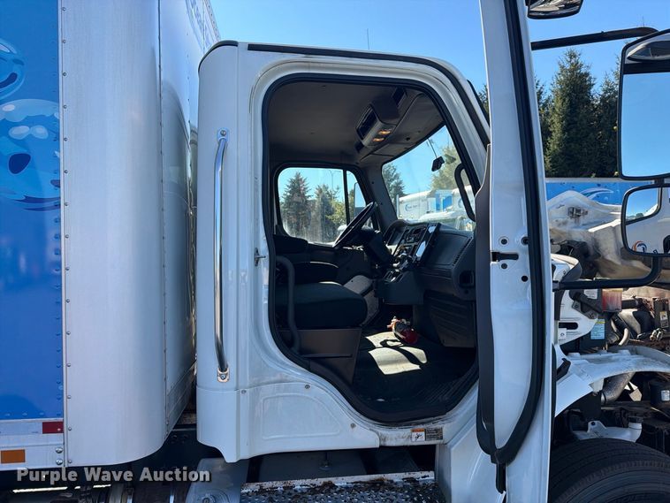 image for item FG3037 2017 Freightliner Business Class M2 Box Truck