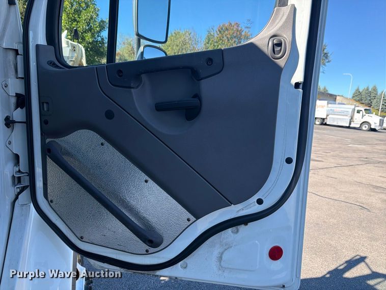 image for item FG3037 2017 Freightliner Business Class M2 Box Truck