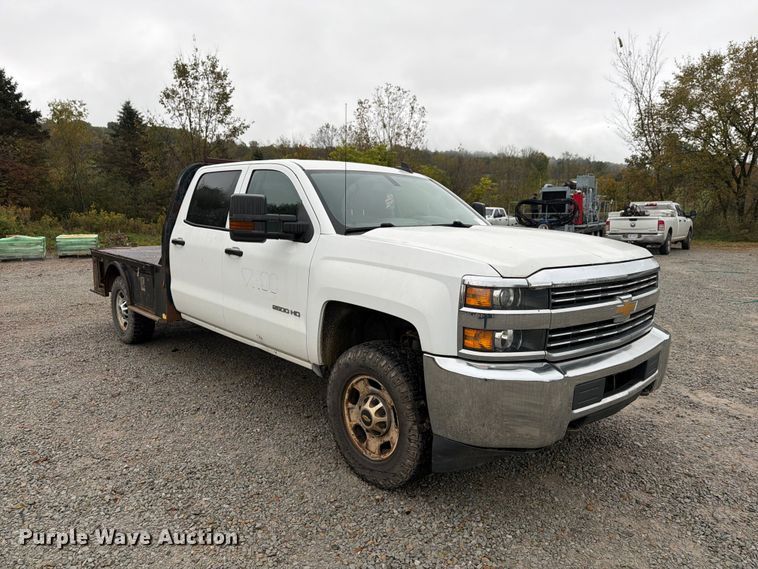 image for item FG3045 2018 Chevrolet Silverado 2500HD Crew Cab flatbed pickup truck