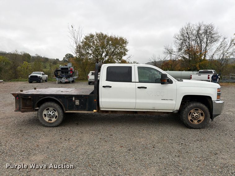 image for item FG3045 2018 Chevrolet Silverado 2500HD Crew Cab flatbed pickup truck