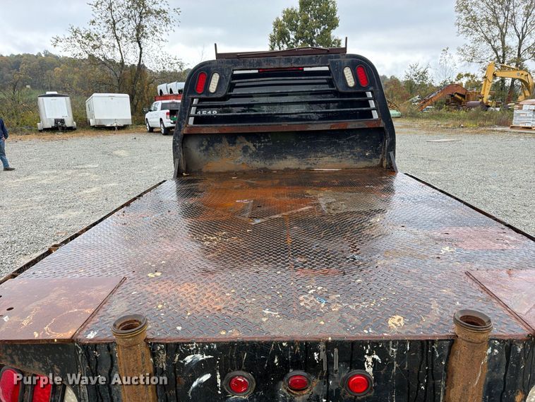 image for item FG3045 2018 Chevrolet Silverado 2500HD Crew Cab flatbed pickup truck