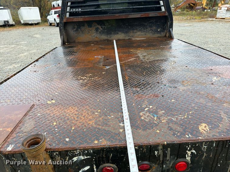 image for item FG3045 2018 Chevrolet Silverado 2500HD Crew Cab flatbed pickup truck