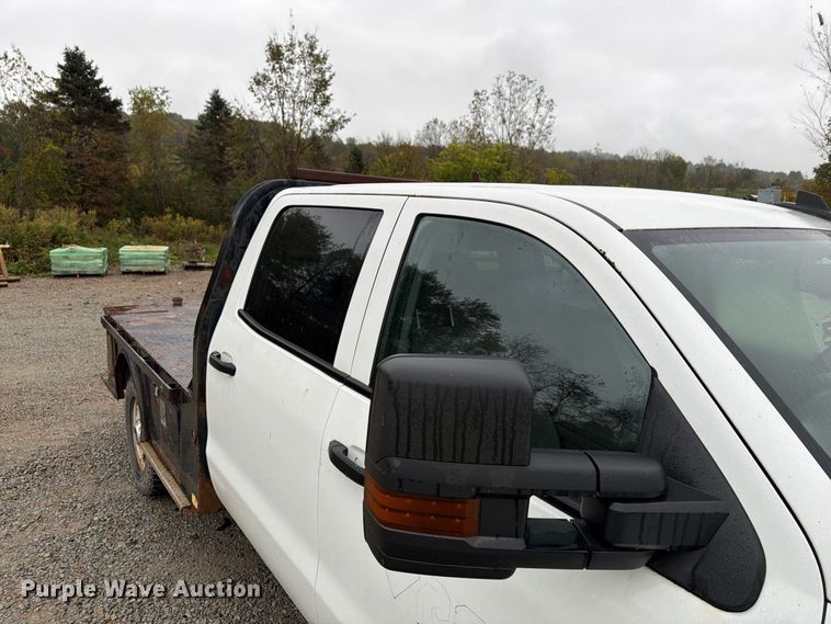 image for item FG3045 2018 Chevrolet Silverado 2500HD Crew Cab flatbed pickup truck