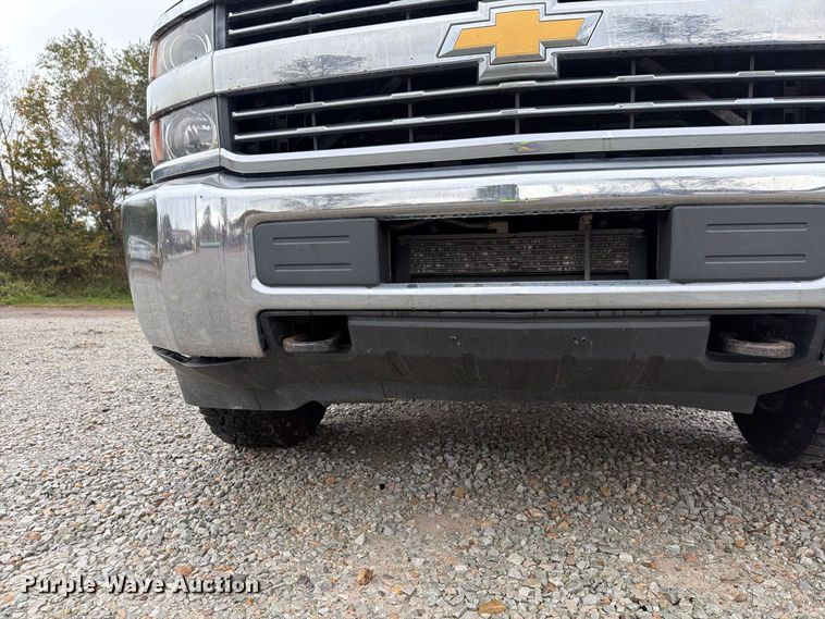 image for item FG3045 2018 Chevrolet Silverado 2500HD Crew Cab flatbed pickup truck