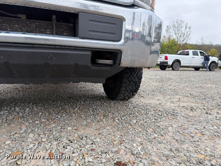 image for item FG3045 2018 Chevrolet Silverado 2500HD Crew Cab flatbed pickup truck