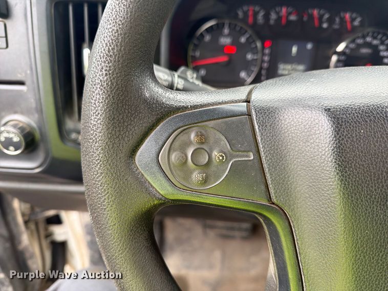 image for item FG3045 2018 Chevrolet Silverado 2500HD Crew Cab flatbed pickup truck