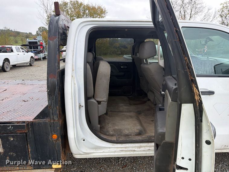 image for item FG3045 2018 Chevrolet Silverado 2500HD Crew Cab flatbed pickup truck