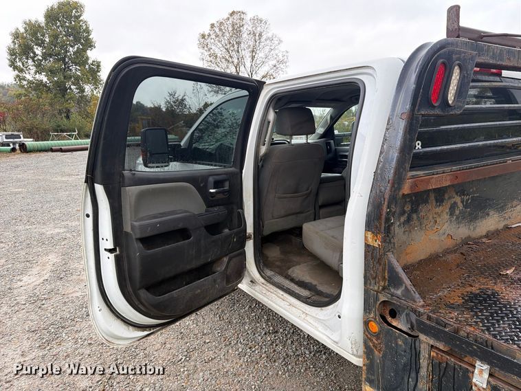 image for item FG3045 2018 Chevrolet Silverado 2500HD Crew Cab flatbed pickup truck