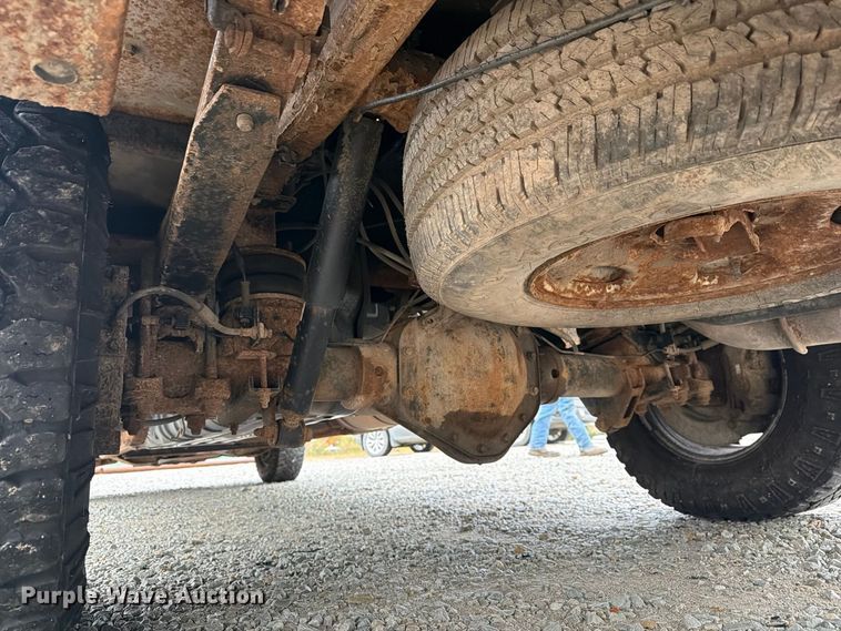image for item FG3045 2018 Chevrolet Silverado 2500HD Crew Cab flatbed pickup truck