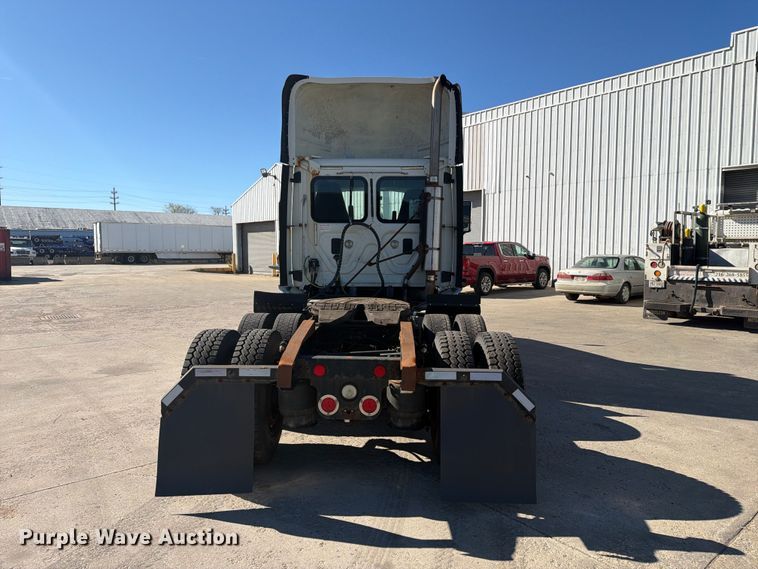 image for item FG3047 2014 Freightliner Cascadia semi truck