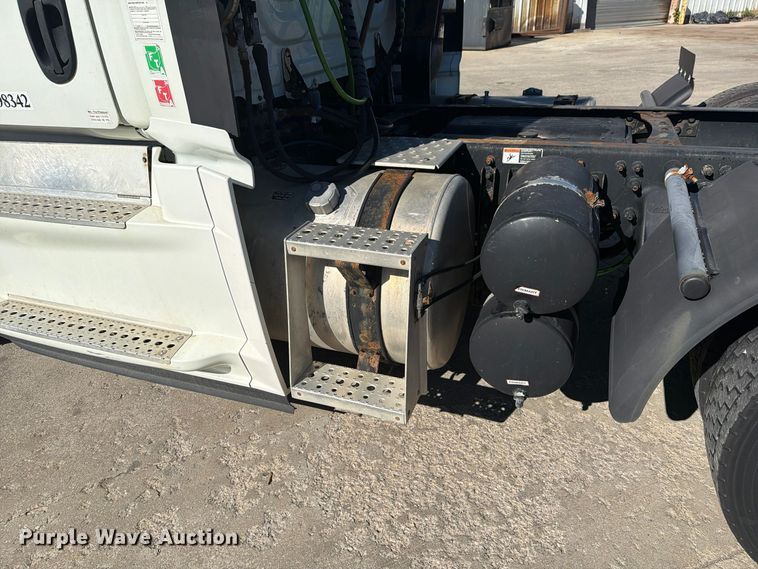 image for item FG3047 2014 Freightliner Cascadia semi truck