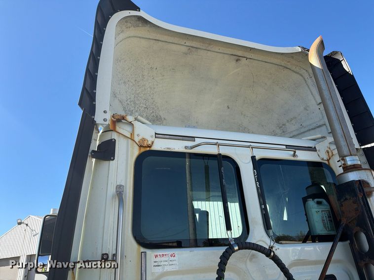 image for item FG3047 2014 Freightliner Cascadia semi truck