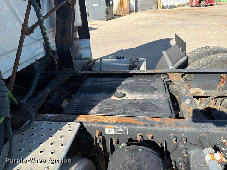 image for item FG3047 2014 Freightliner Cascadia semi truck