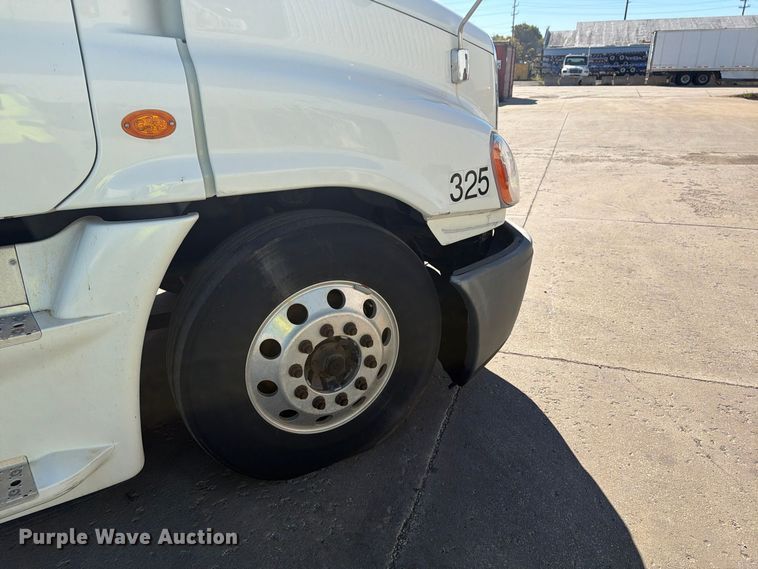 image for item FG3047 2014 Freightliner Cascadia semi truck