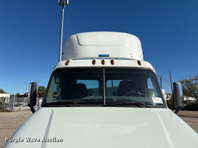 image for item FG3047 2014 Freightliner Cascadia semi truck