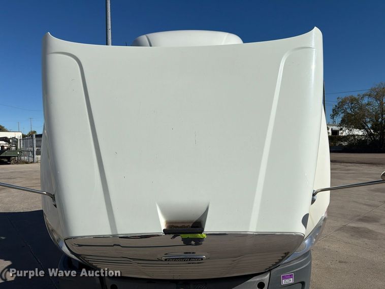 image for item FG3047 2014 Freightliner Cascadia semi truck