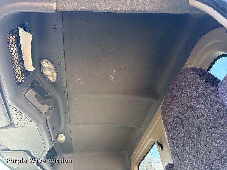 image for item FG3047 2014 Freightliner Cascadia semi truck