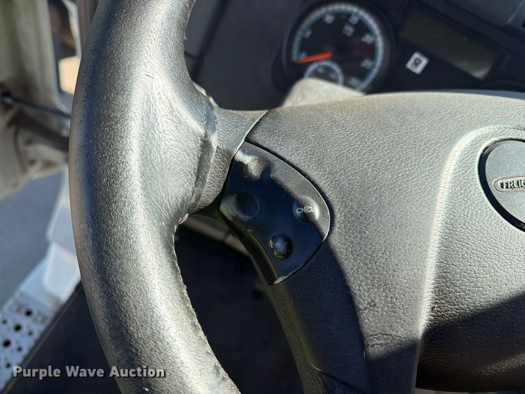 image for item FG3047 2014 Freightliner Cascadia semi truck