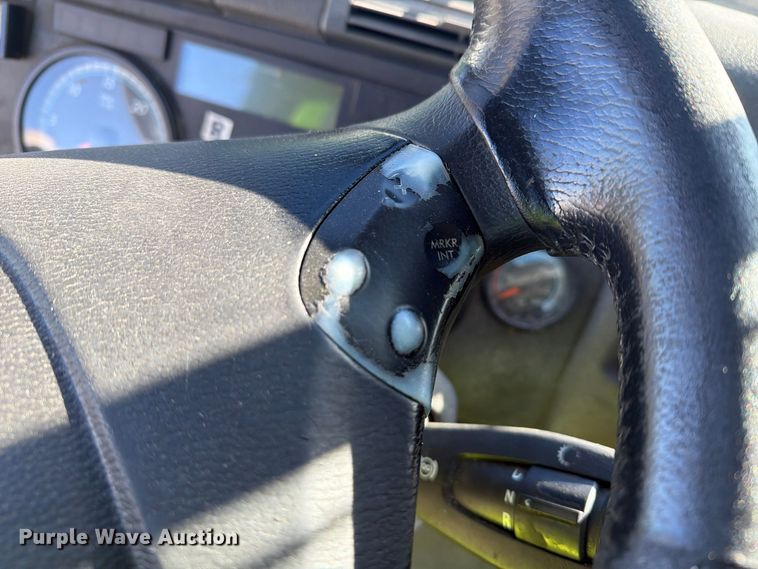 image for item FG3047 2014 Freightliner Cascadia semi truck