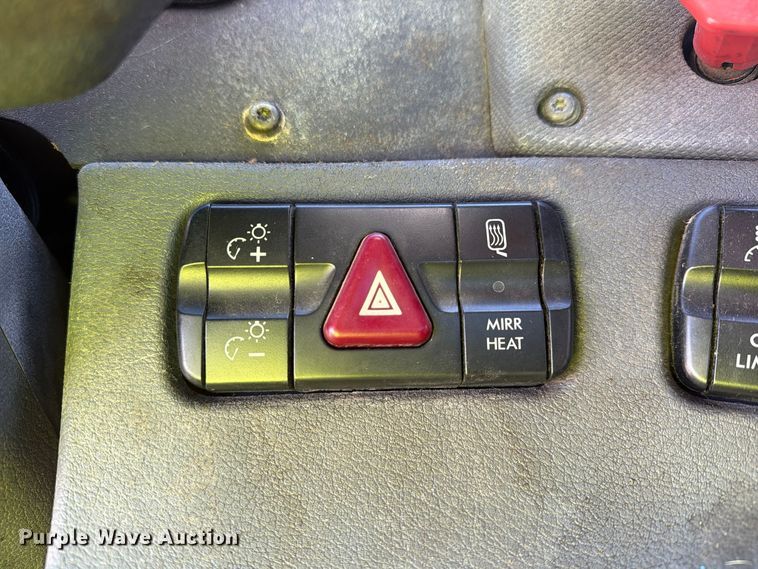image for item FG3047 2014 Freightliner Cascadia semi truck