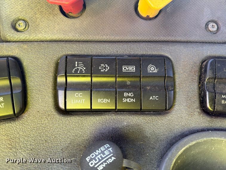 image for item FG3047 2014 Freightliner Cascadia semi truck