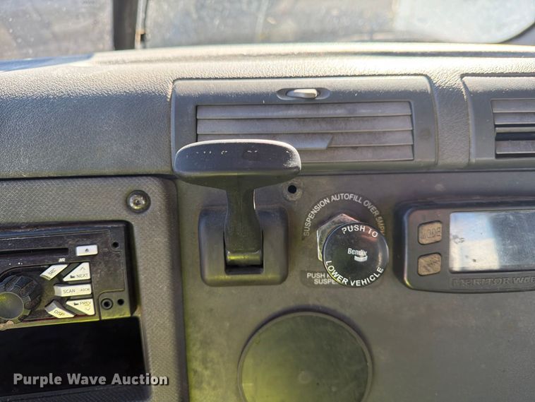 image for item FG3047 2014 Freightliner Cascadia semi truck