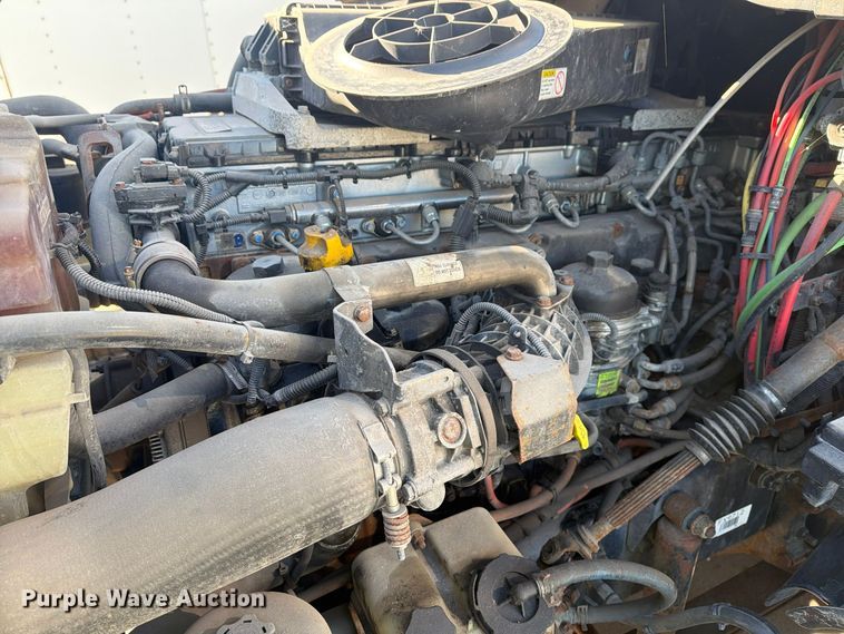 image for item FG3047 2014 Freightliner Cascadia semi truck