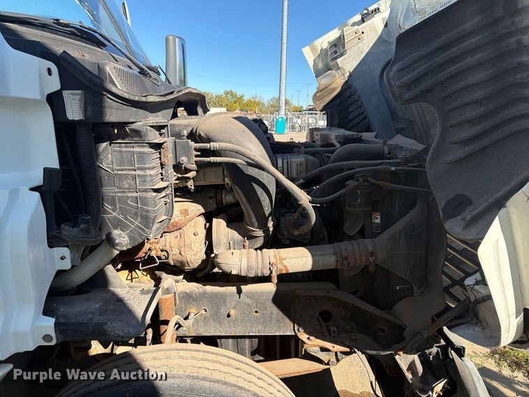image for item FG3047 2014 Freightliner Cascadia semi truck