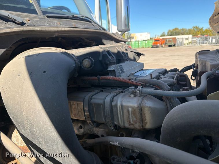 image for item FG3047 2014 Freightliner Cascadia semi truck