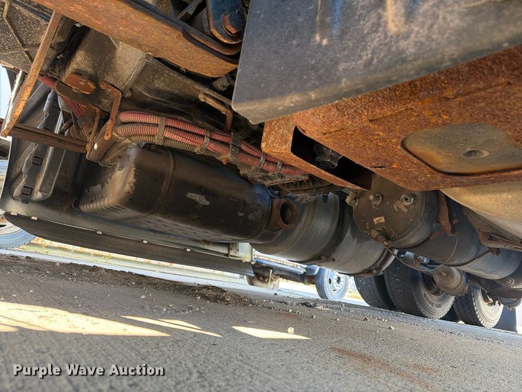 image for item FG3047 2014 Freightliner Cascadia semi truck